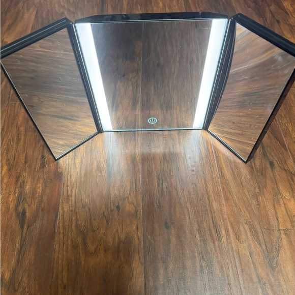 Fold up makeup mirror really cool!! 🤗🩷🎉 - Picture 6 of 8